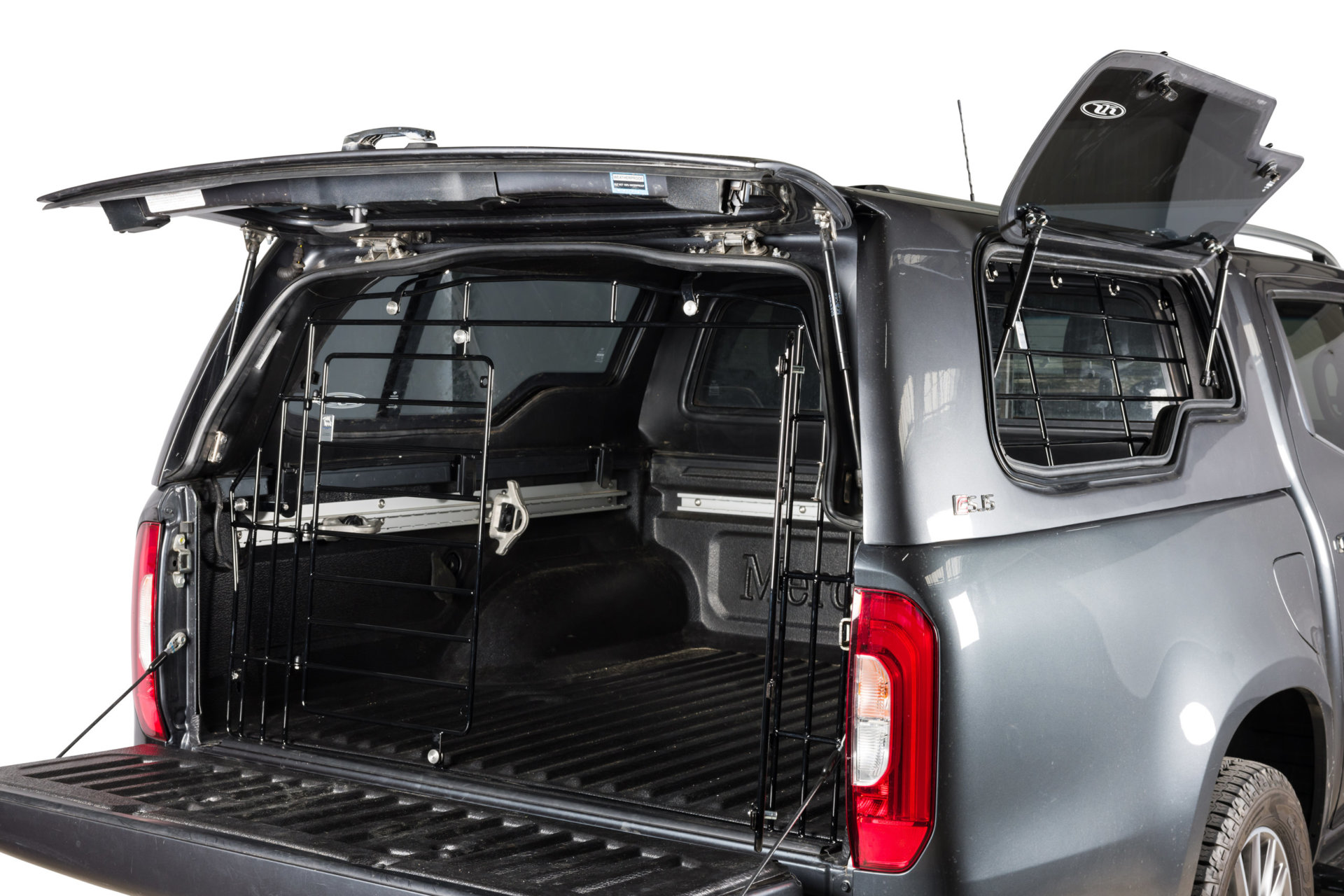 Pick-up Ladefläche mit einem Hundeschutzgitter